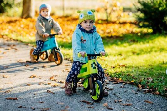 FWRider Super Sport 515760 Kolor: Lime / Limonkowy z zielonymi felgami Rowerek biegowy Jeździk 2w1 Ciche koła + Pasek do noszenia dla Rodzica