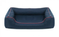 Legowisko dla psa Sofa Valencia Standard w kolorze granatowym z czerwonym wykończeniem Rozmiar: M - 80 x 60 cm