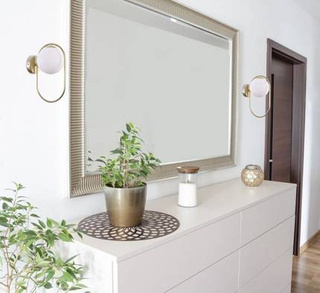 Kinkiet ścienny CORDEL elegancki  – czarny ring z mlecznym kloszem kulką - nowoczesny kinkiet LED G9 do sypialni