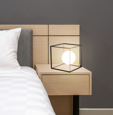 Lampka nocna Weert Ledea czarno-złota szklana industrialna 15 cm