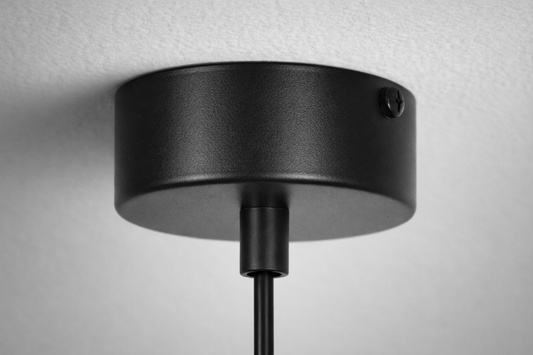 Smukła, ryflowana lampa wisząca na jedną żarówkę K-5880 z serii FIORE