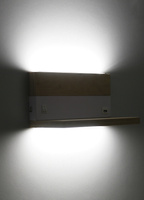 A lampa kinkiet drewniany+bały z półką led 4000k