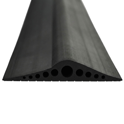 Uszczelka podłogowa do garażu 155 x 28 mm 4,5 m Guma EPDM