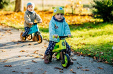 FWRider Super Sport 515760 Kolor: Lime / Limonkowy z zielonymi felgami Rowerek biegowy Jeździk 2w1 Ciche koła + Pasek do noszenia dla Rodzica