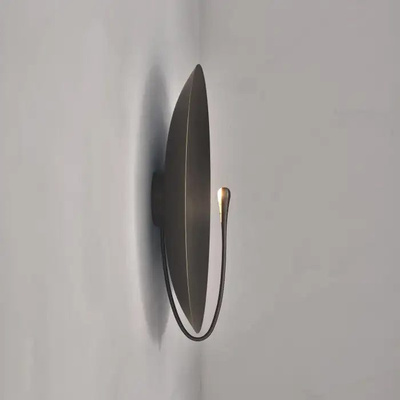 Kinkiet ścienny Cosmic Callisto 35 cm czarny – ręcznie wykonany z patynowanego mosiądzu, nowoczesny design