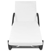 vidaXL Leżak ogrodowy z poduszką, polirattan, czarny