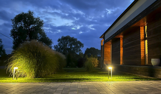 Lampa ogrodowa stojąca YB19503