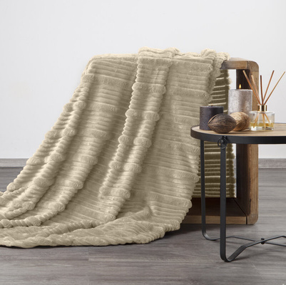 Koc Nina kremowy 220x200