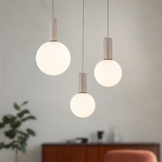 Lampa wisząca Testa beżowa potrójna białe klosze kule nad stół