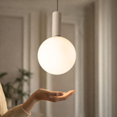 Lampa wisząca Testa kula szklana beżowa z białym kloszem 1x10W G9