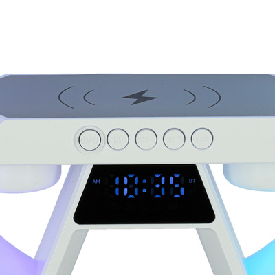 Lampka LED Gamingowa RGB głośnik ładowarka indukcyjna radio budzik zegar
