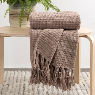 Koc Suzi ciemnobeżowy 130x170