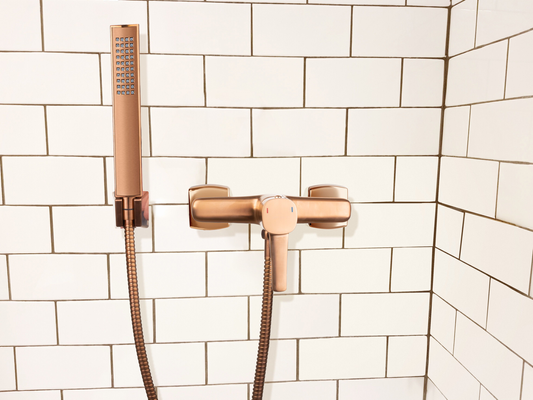 BATERIA NATRYSKOWA GLAMOUR INVENA TREND Z ZESTAWEM NATRYSKOWYM, MIEDŹ