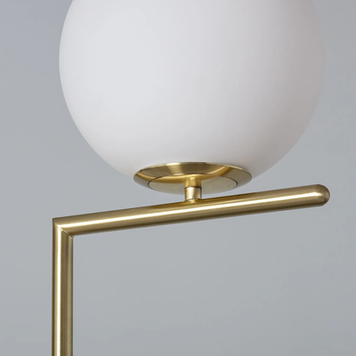 Lampa Podłogowa Złota Szklana Kula Mleczna Abruzzo Home