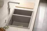 QUADRON | LOGAN 150 | granitowy zlewozmywak kuchenny SOFT TAUPE + STAL | wymiary: 56 x 46 x 22 cm | 1,5-komorowy wpuszczany | podbudowa szafki od: 60 cm