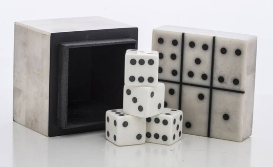 Kości do rzucania w pudełku gra czarno/biała 4szt