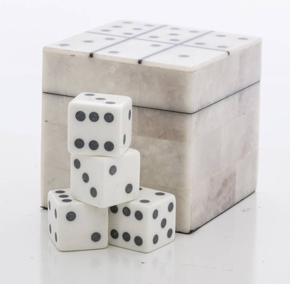 Kości do rzucania w pudełku gra czarno/biała 4szt