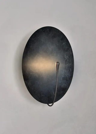 Kinkiet ścienny Cosmic Callisto 35 cm czarny – ręcznie wykonany z patynowanego mosiądzu, nowoczesny design