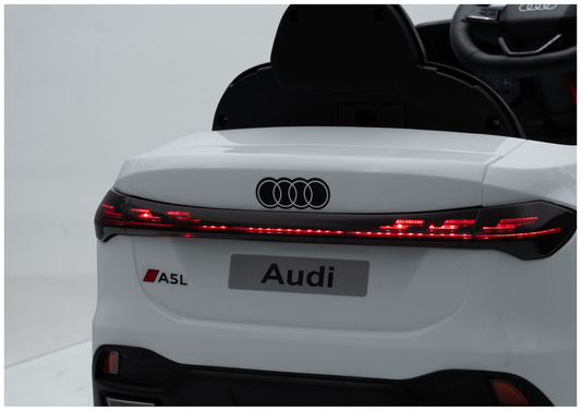 Pojazd Na Akumulator Audi A5L HL788 Biały