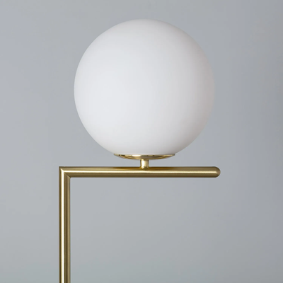 Lampa Podłogowa Złota Szklana Kula Mleczna Abruzzo Home