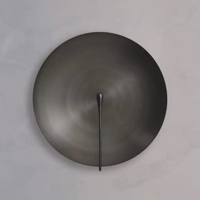 Kinkiet ścienny Cosmic Callisto 35 cm czarny – ręcznie wykonany z patynowanego mosiądzu, nowoczesny design