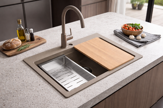 Quadron | KURT 110 | kuchenny zlewozmywak granitowy SOFT TAUPE | wymiary: 59,5 x 50 x 21,5 cm | akcesoria: syfon, dozownik, deska, Qmata, wkładka ociekowa | 1-komorowy wpuszczany | podbudowa szafki: od 60 cm