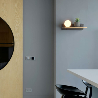 Lampka Nocna Kinkiet USB ze szkalną kulą G9 Abruzzo Bardi