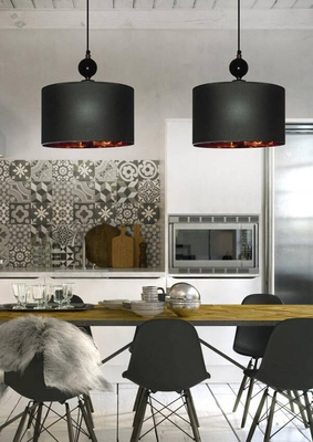 Lampa wisząca z abażurem Melba czarna z miedzianym wnętrzem do salonu