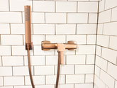 BATERIA NATRYSKOWA GLAMOUR INVENA TREND Z ZESTAWEM NATRYSKOWYM, MIEDŹ
