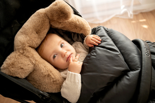 Love gifts Sanki ze śpiworkiem+ Mufki/Brąz