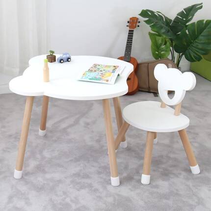 Drewniane krzesełko i stolik dla dziecka, zestaw